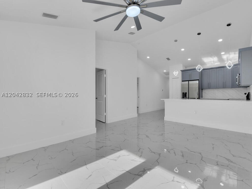 LEHIGH ESTATES - Residential Income