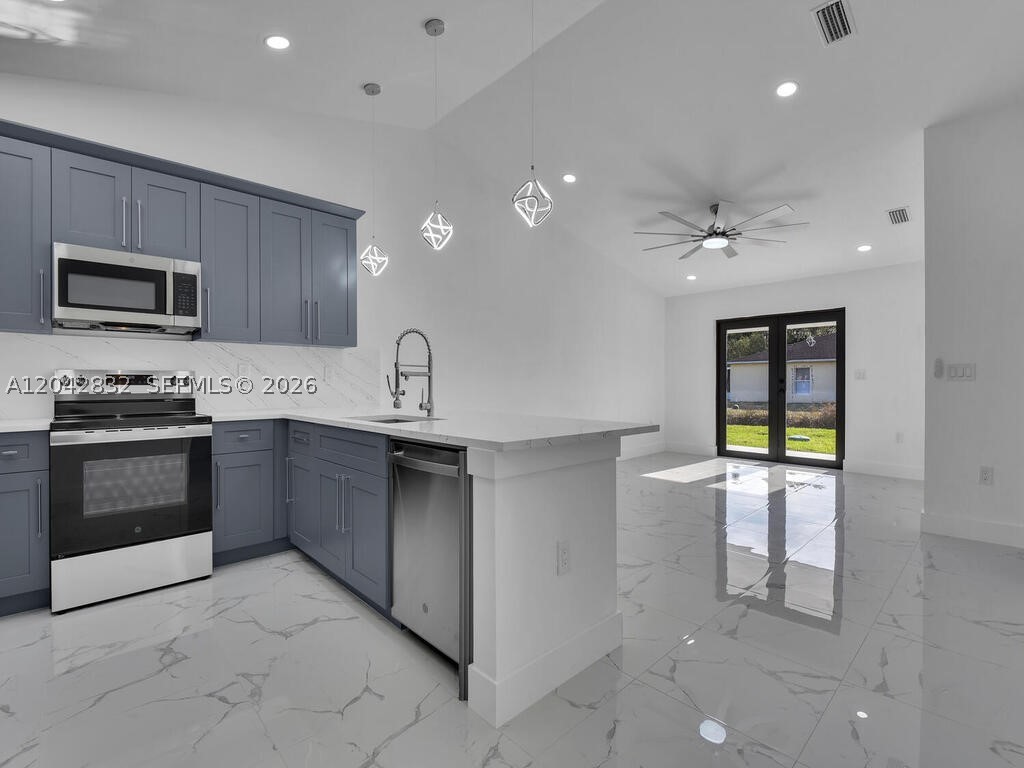 LEHIGH ESTATES - Residential Income