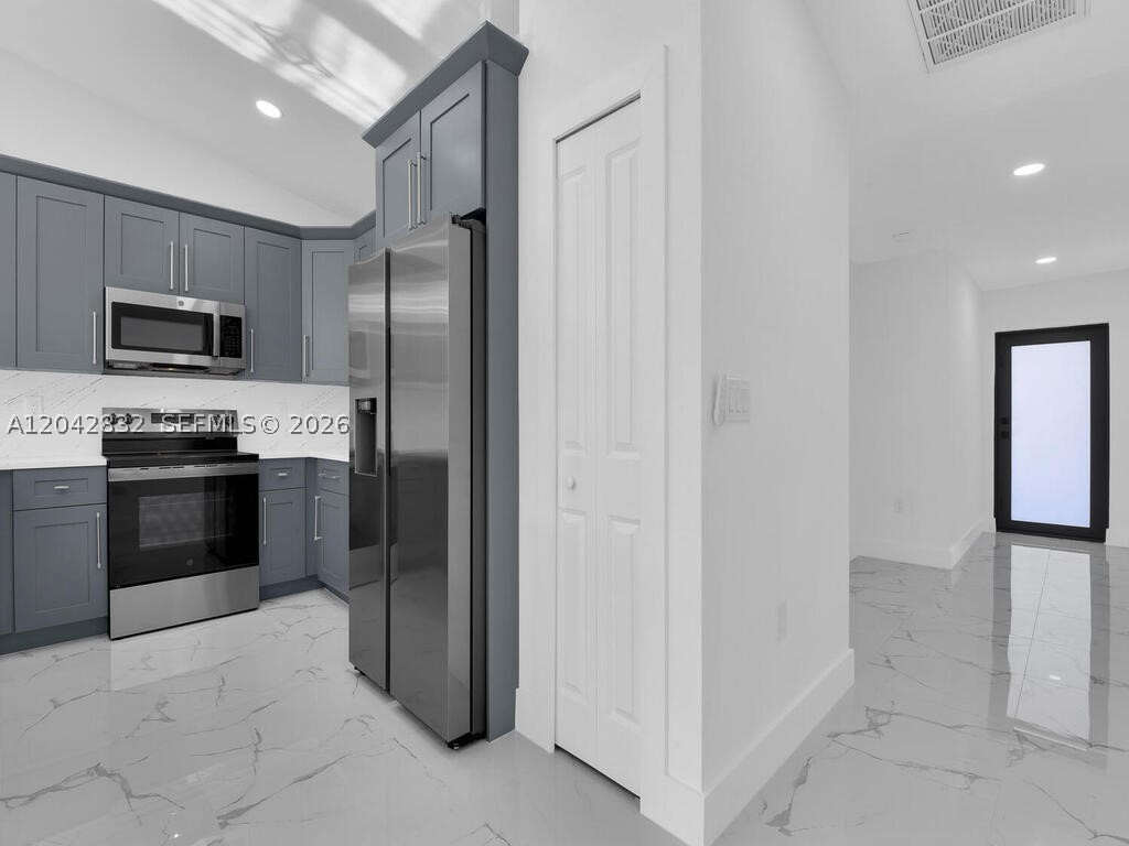 LEHIGH ESTATES - Residential Income