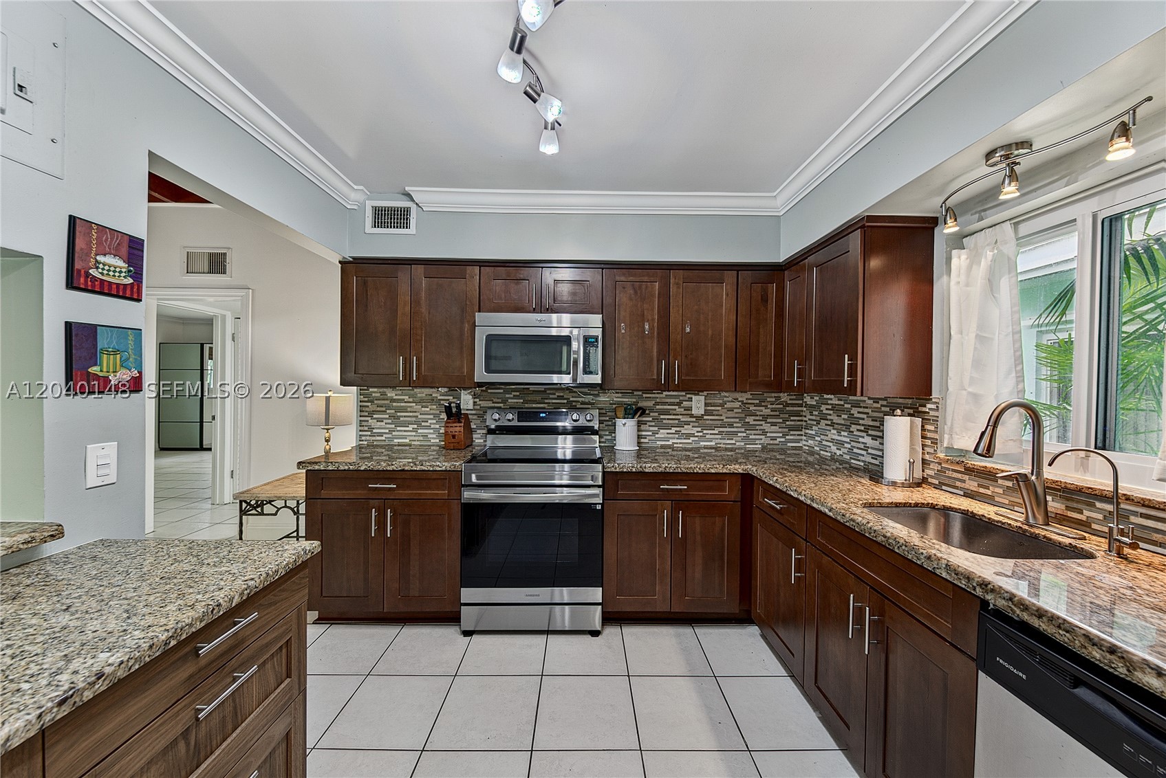 LAUDERDALE BY THE SEA - Residential Income