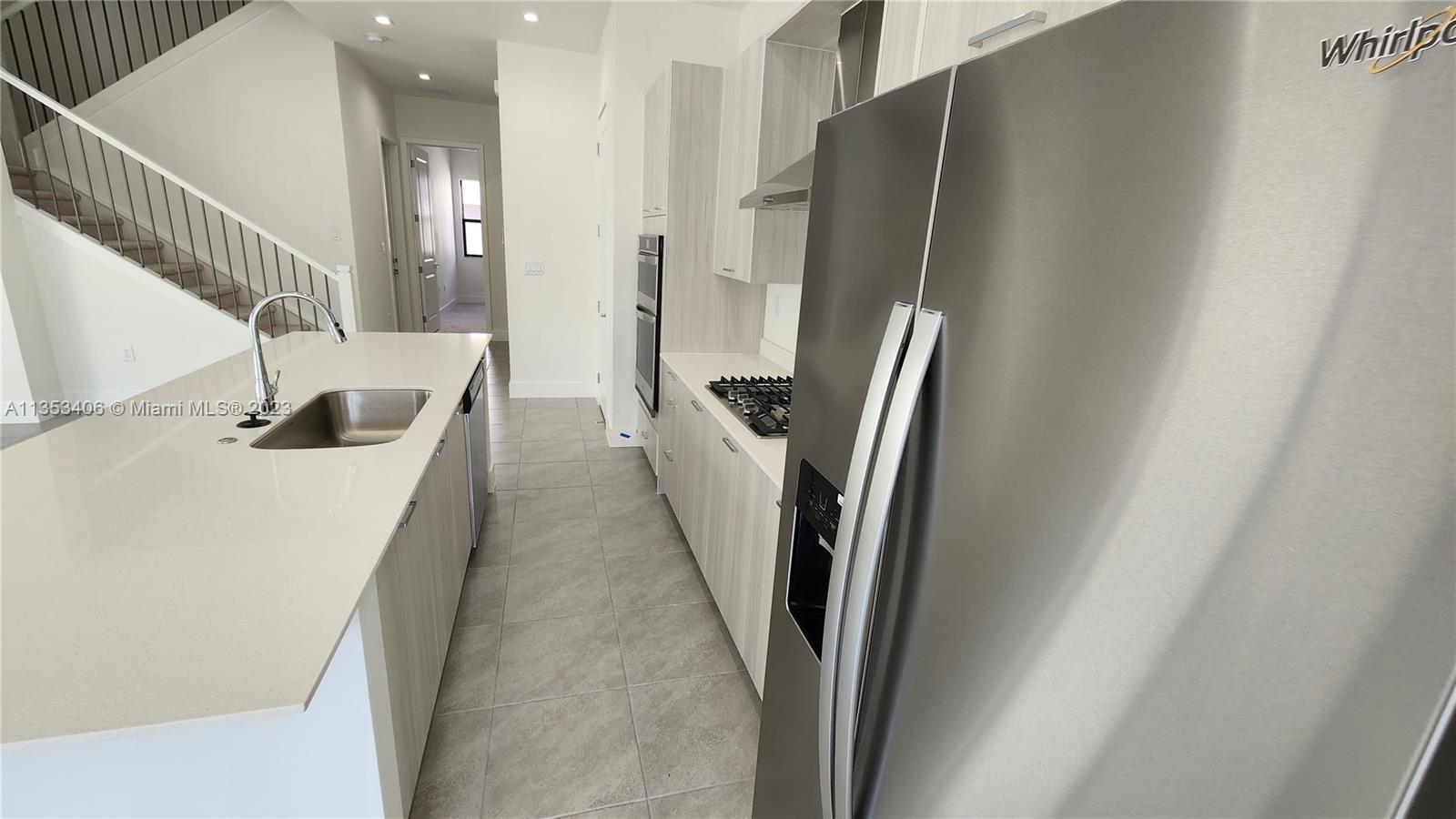 DOWNTOWN DORAL SOUTH PHAS - Residential Lease