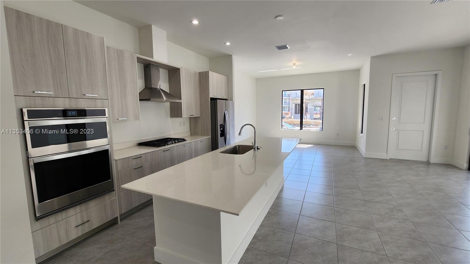 DOWNTOWN DORAL SOUTH PHAS - Residential Lease