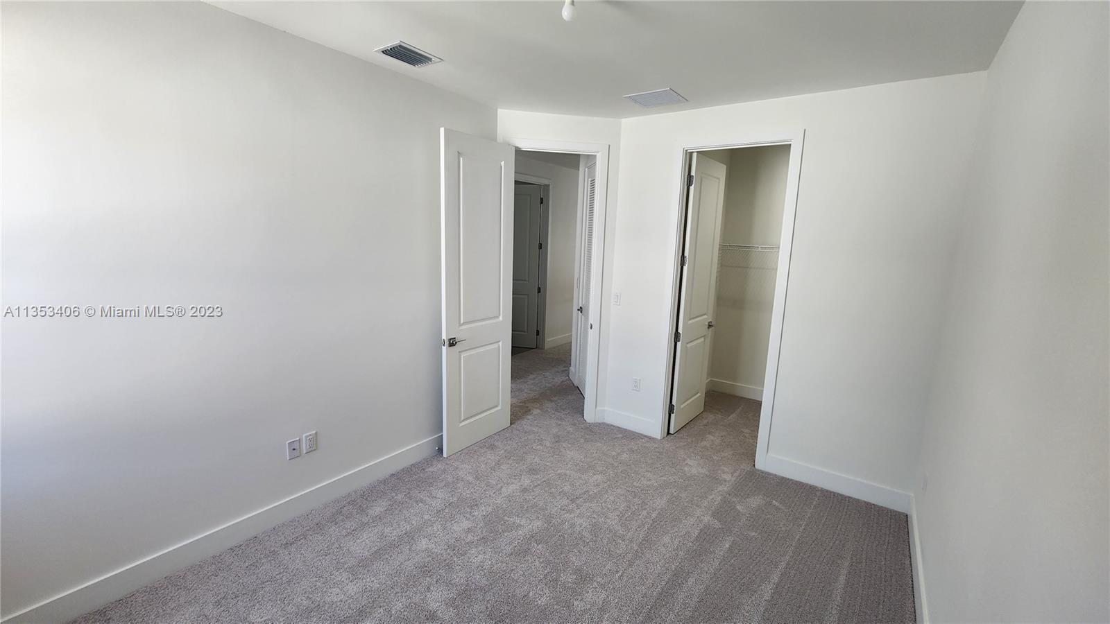 DOWNTOWN DORAL SOUTH PHAS - Residential Lease