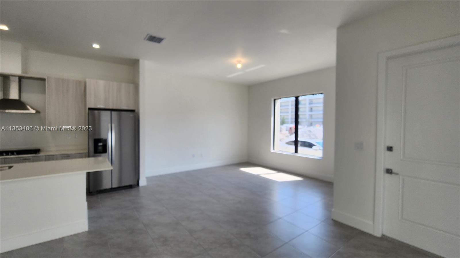 DOWNTOWN DORAL SOUTH PHAS - Residential Lease