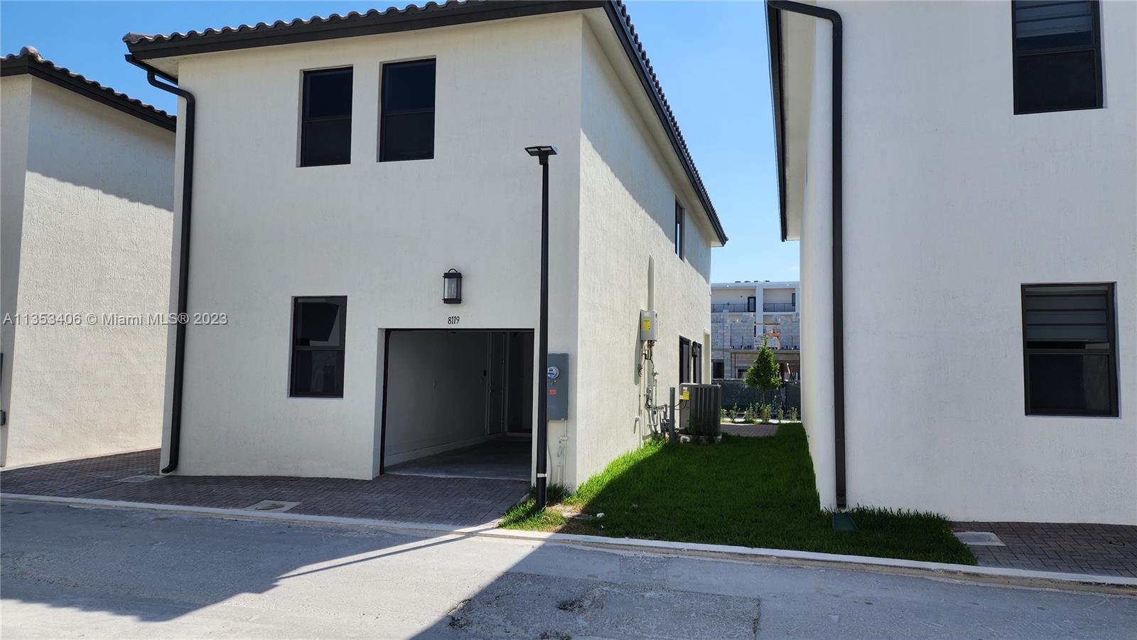 DOWNTOWN DORAL SOUTH PHAS - Residential Lease