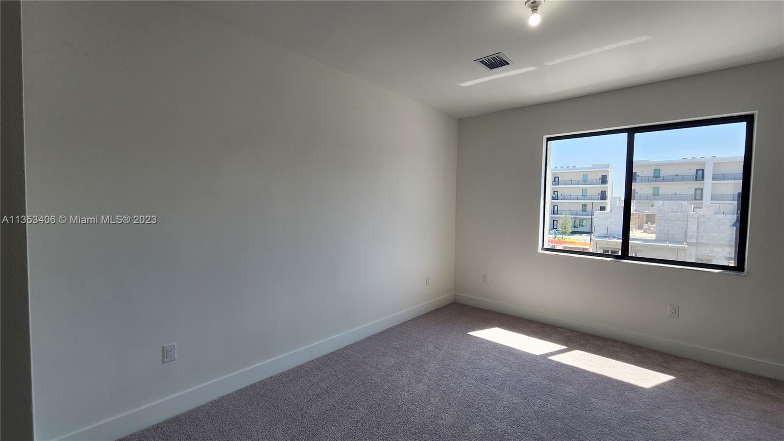 DOWNTOWN DORAL SOUTH PHAS - Residential Lease