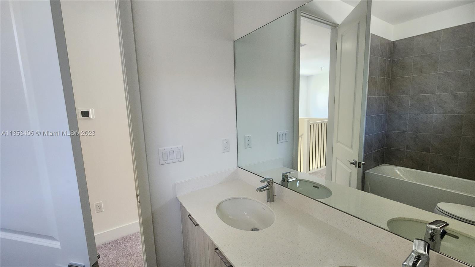 DOWNTOWN DORAL SOUTH PHAS - Residential Lease