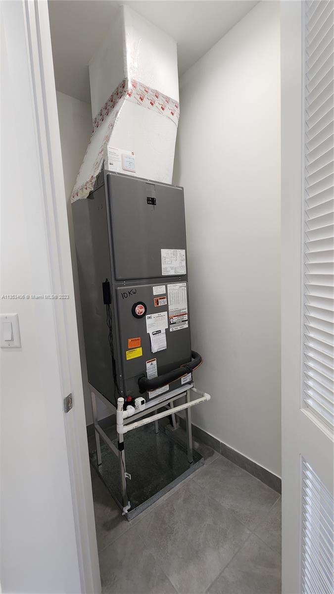DOWNTOWN DORAL SOUTH PHAS - Residential Lease