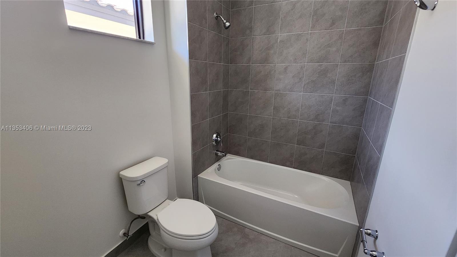DOWNTOWN DORAL SOUTH PHAS - Residential Lease