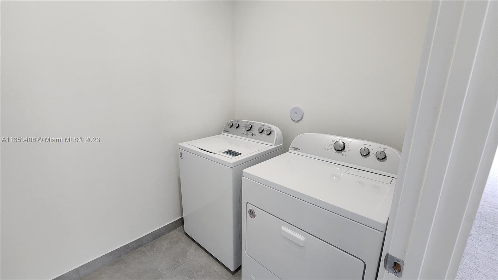 DOWNTOWN DORAL SOUTH PHAS - Residential Lease