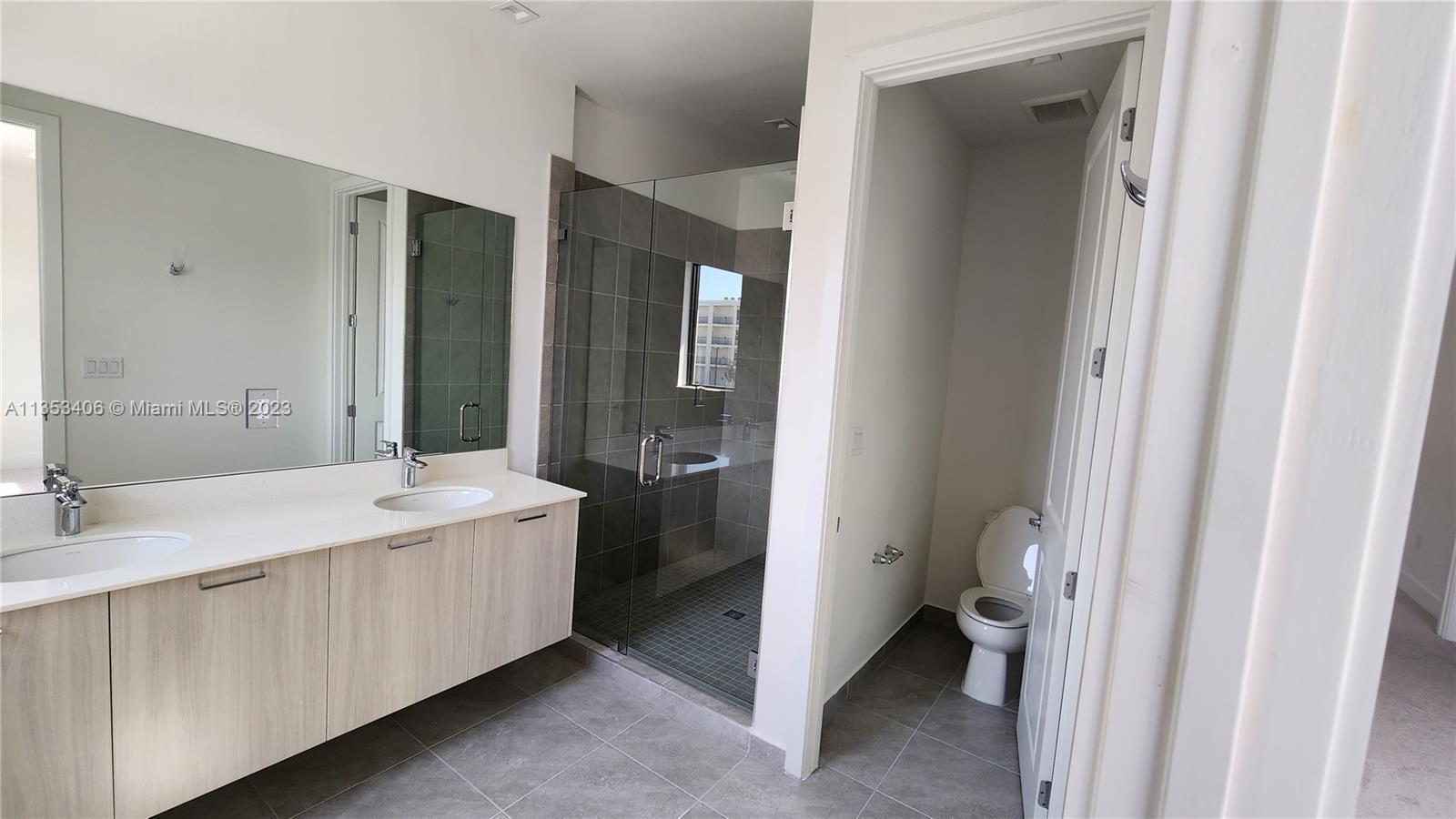 DOWNTOWN DORAL SOUTH PHAS - Residential Lease