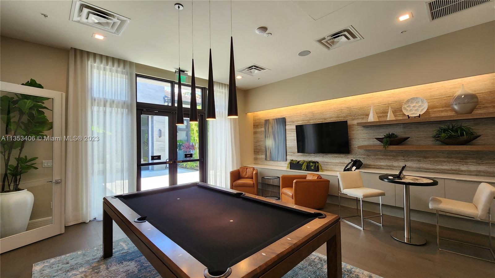DOWNTOWN DORAL SOUTH PHAS - Residential Lease