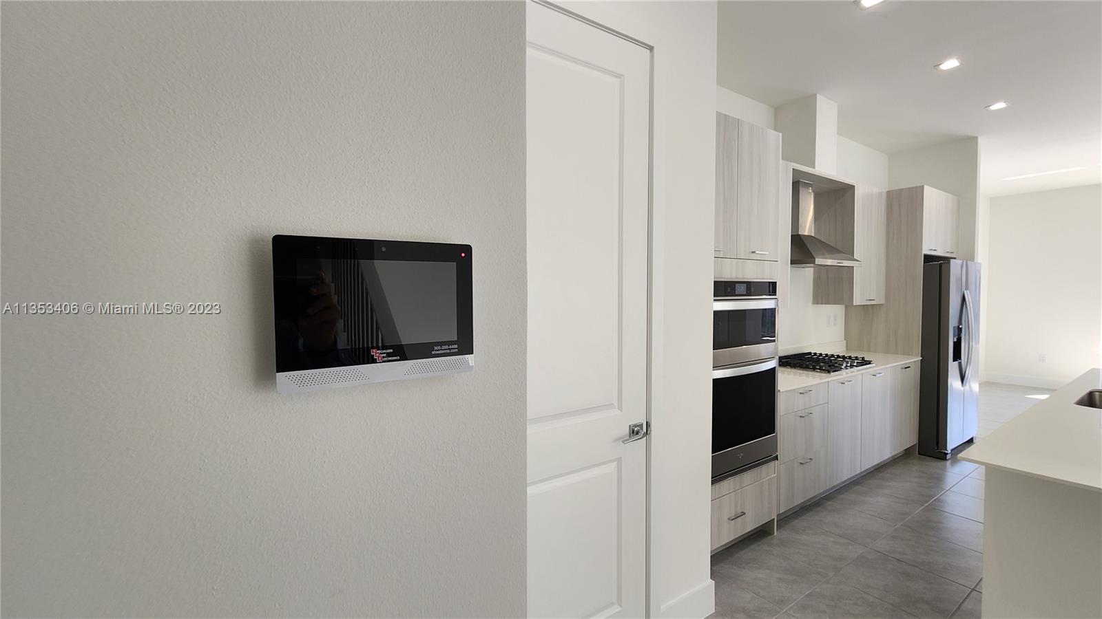 DOWNTOWN DORAL SOUTH PHAS - Residential Lease