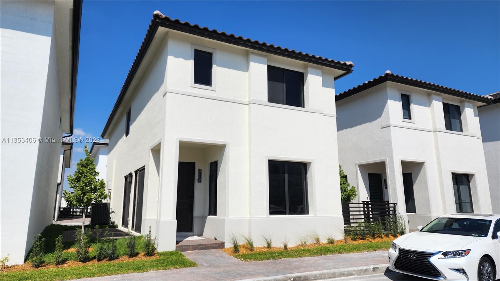 DOWNTOWN DORAL SOUTH PHAS - Residential Lease