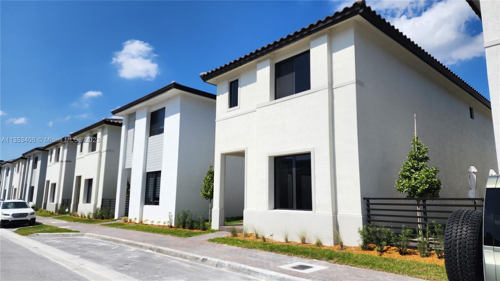 DOWNTOWN DORAL SOUTH PHAS - Residential Lease