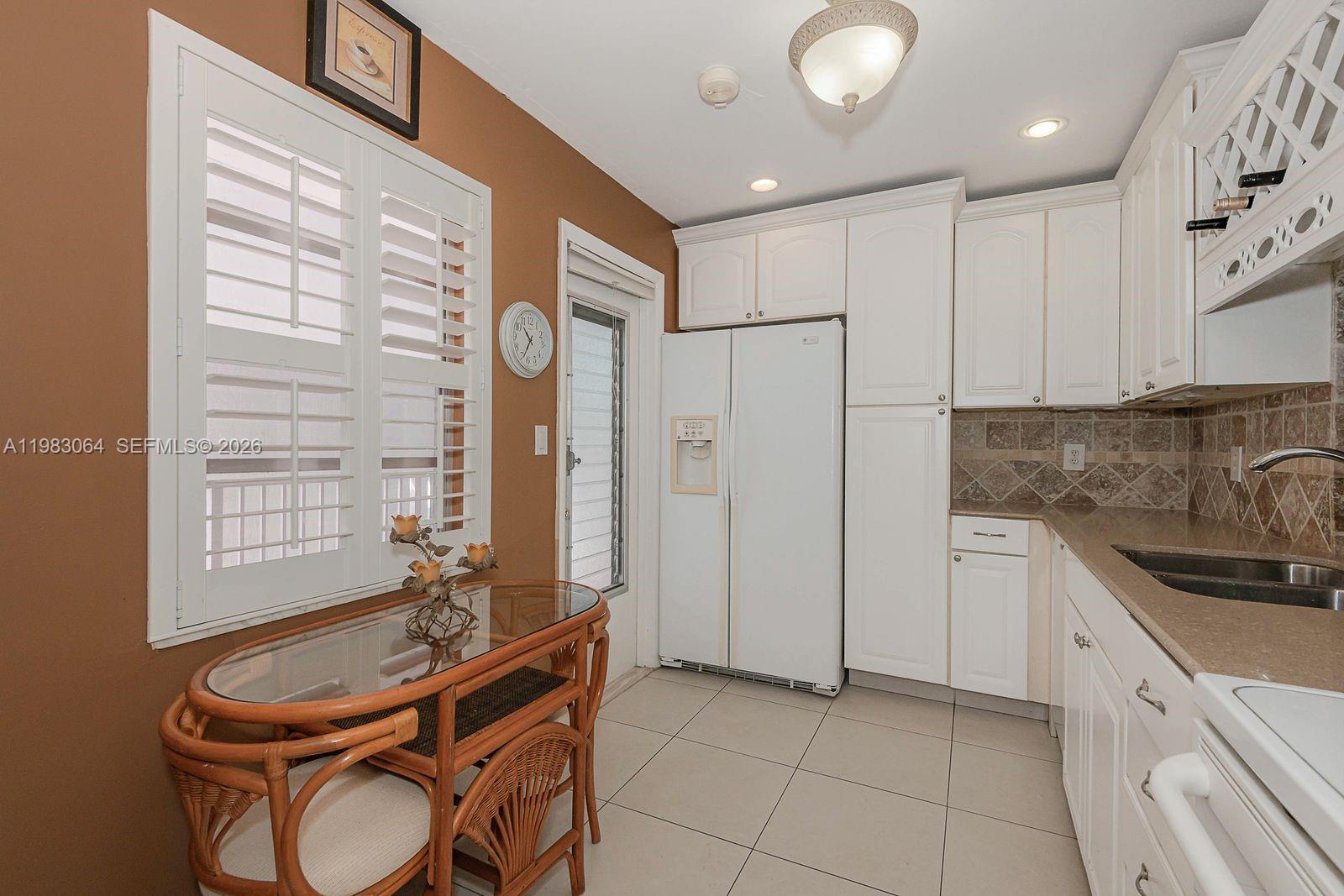 GARNET CONDO - Residential