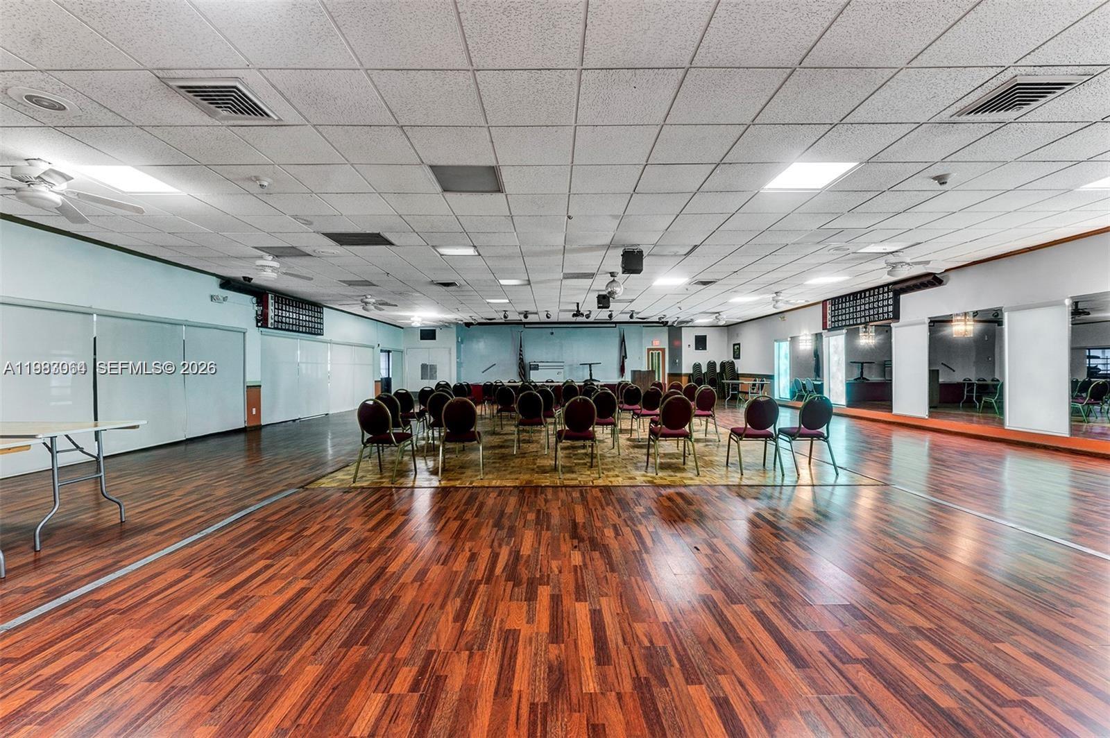 GARNET CONDO - Residential