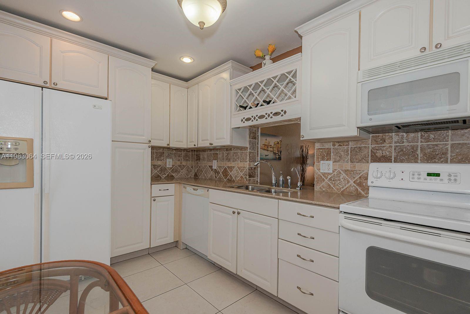 GARNET CONDO - Residential