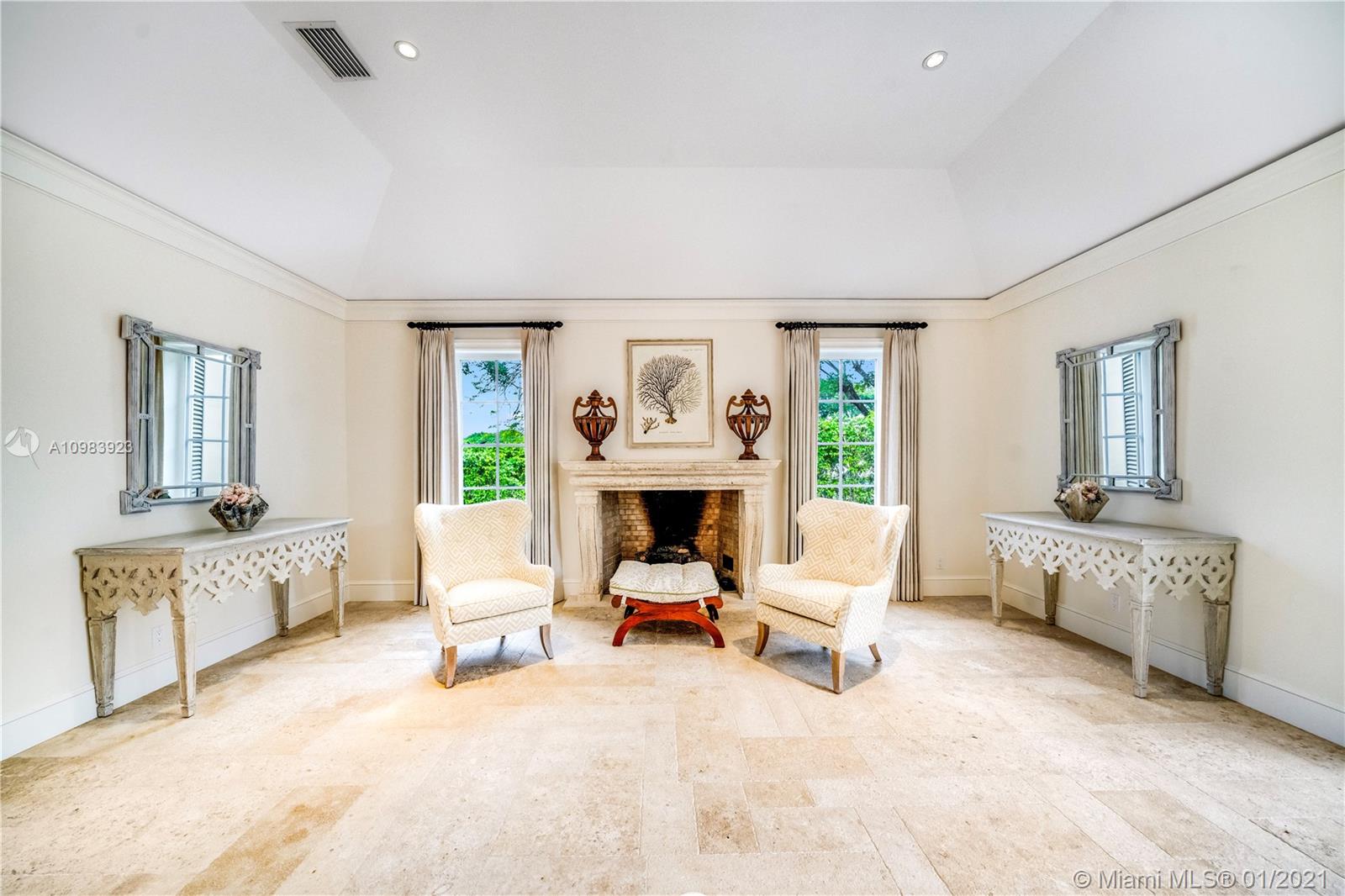 MC LOUTH - Residential