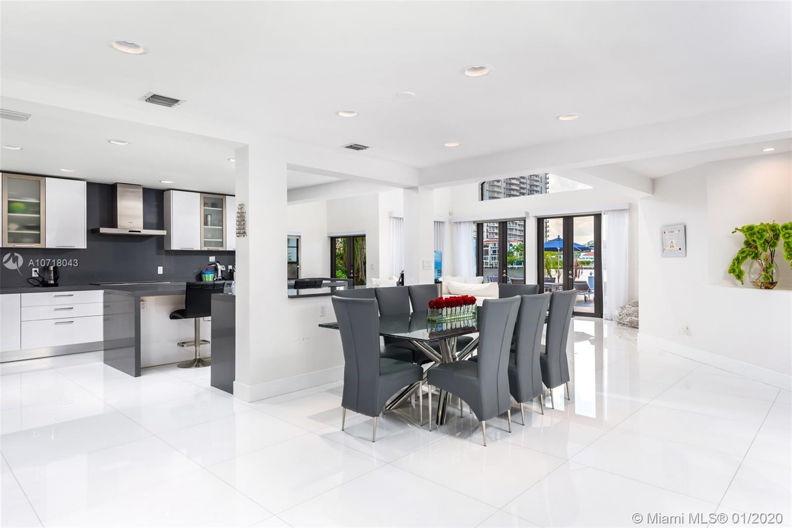 GOLDEN BEACH SEC E - Residential