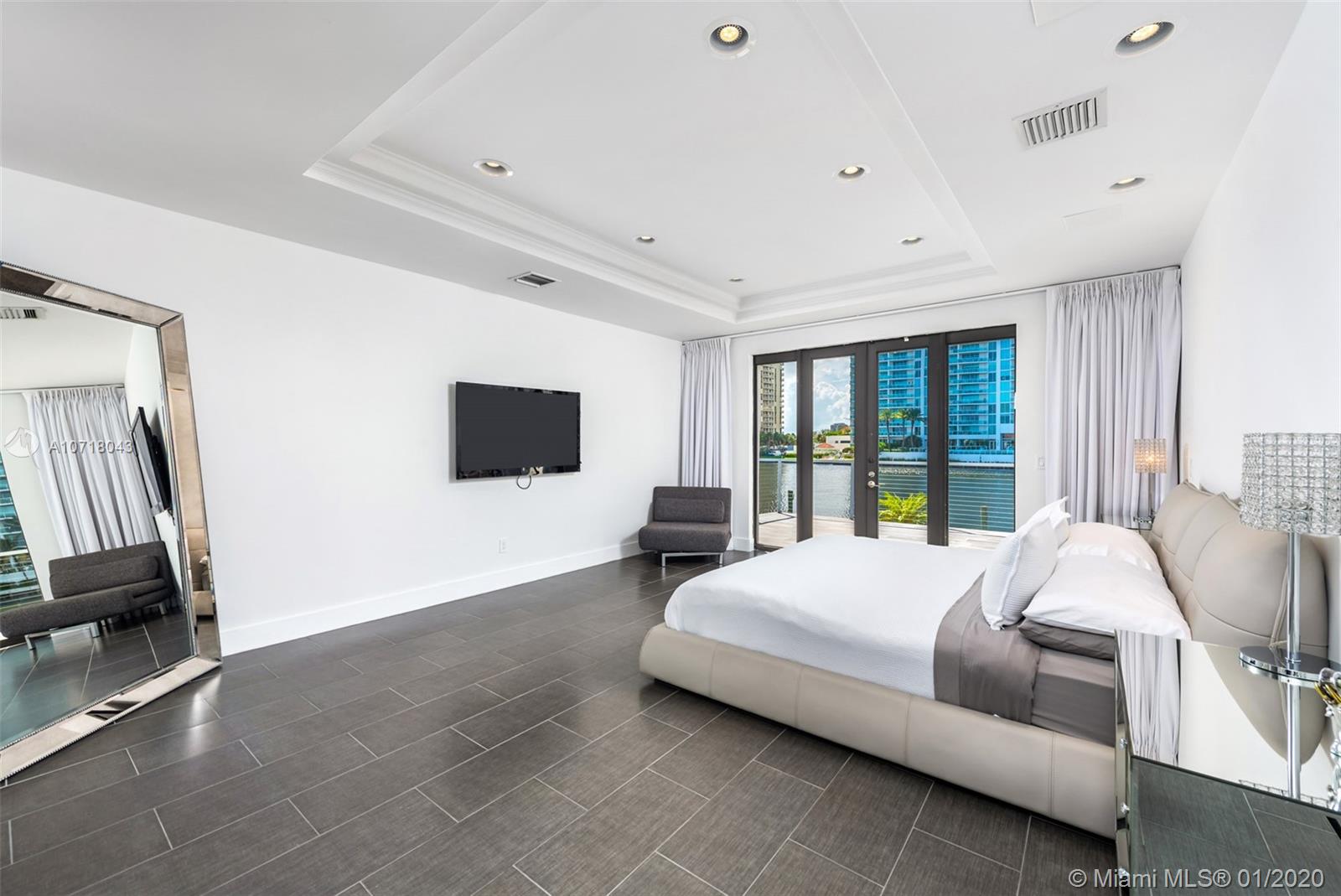 GOLDEN BEACH SEC E - Residential