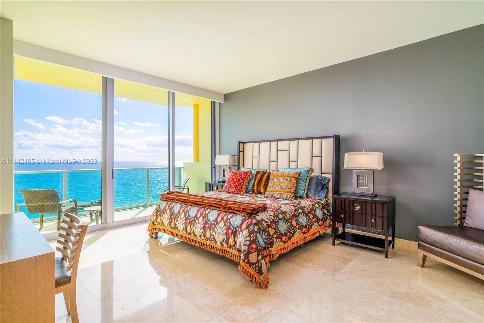 IL VILLAGGIO ON SOUTH BEA - Residential