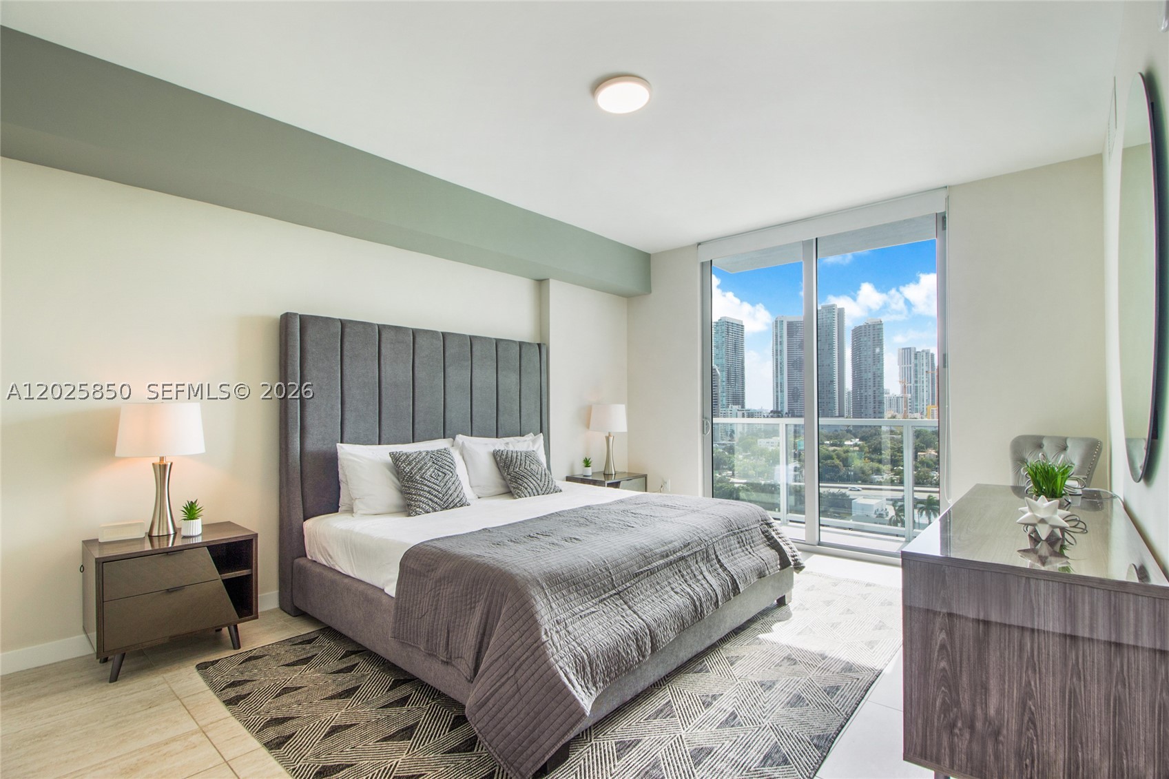 QUADRO CONDO - Residential
