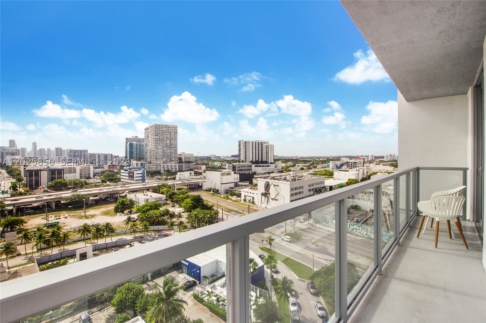 QUADRO CONDO - Residential