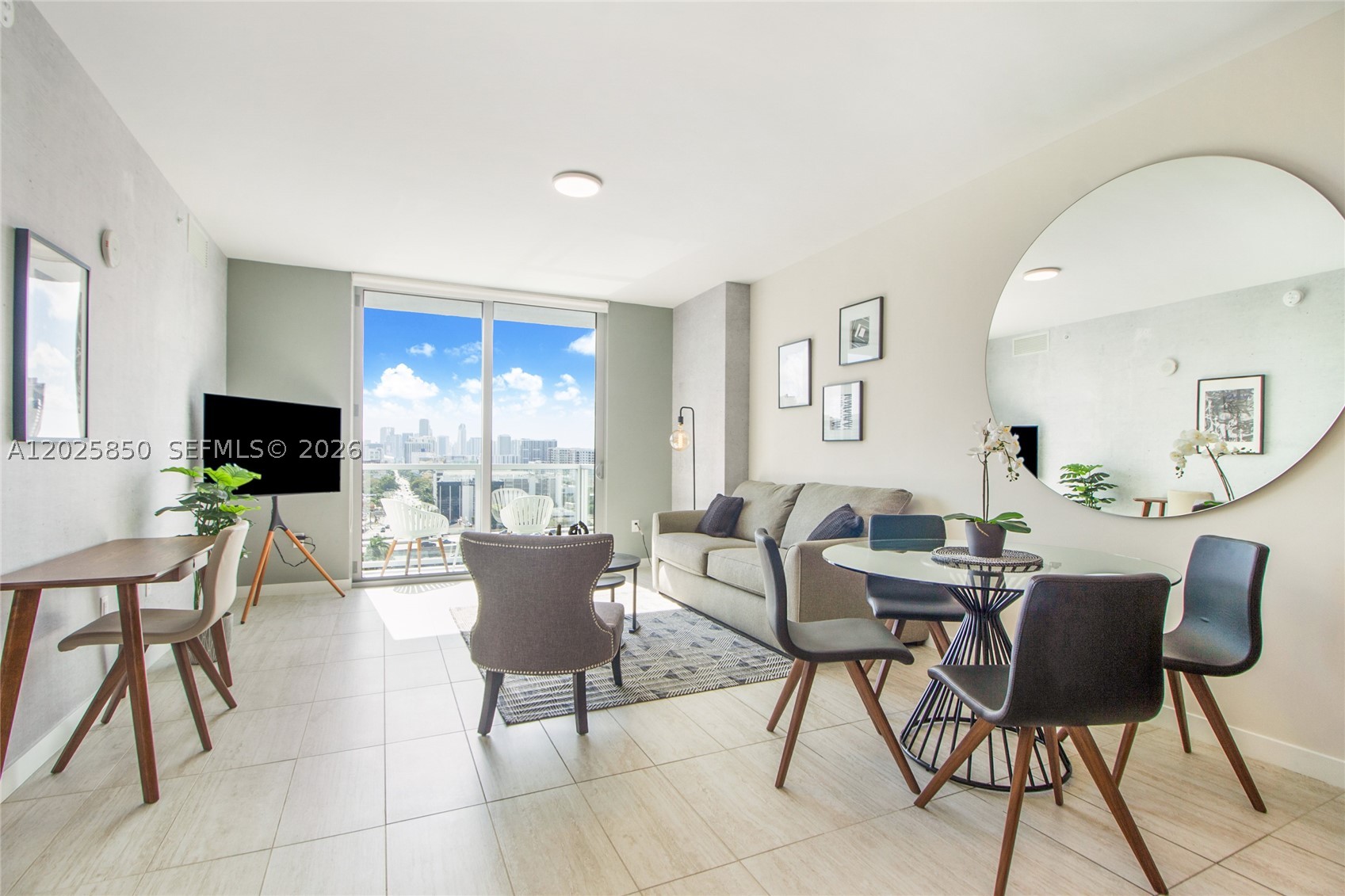 QUADRO CONDO - Residential