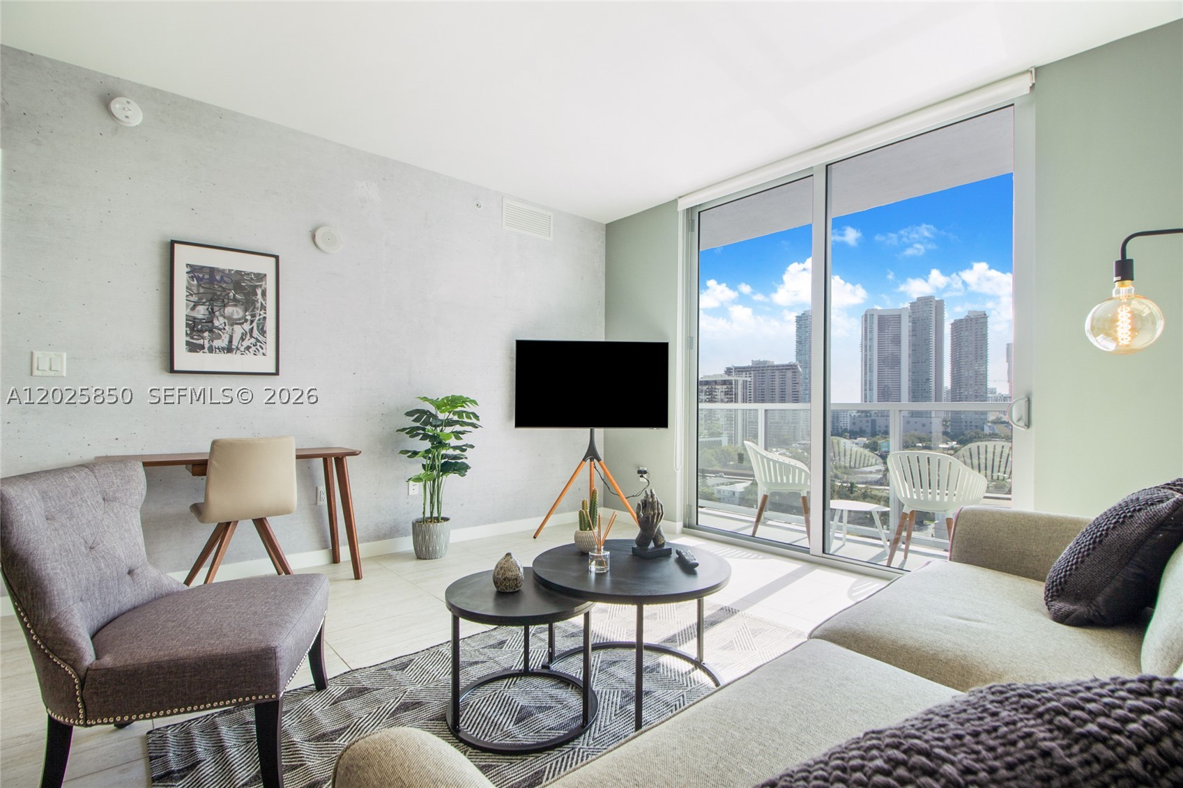 QUADRO CONDO - Residential