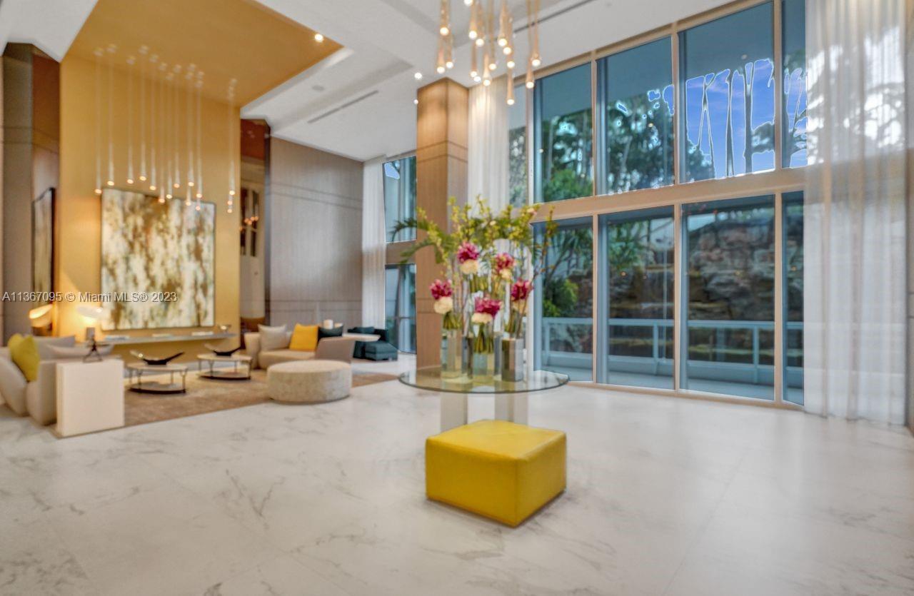 SOUTH TOWER AT THE POINT - Residential