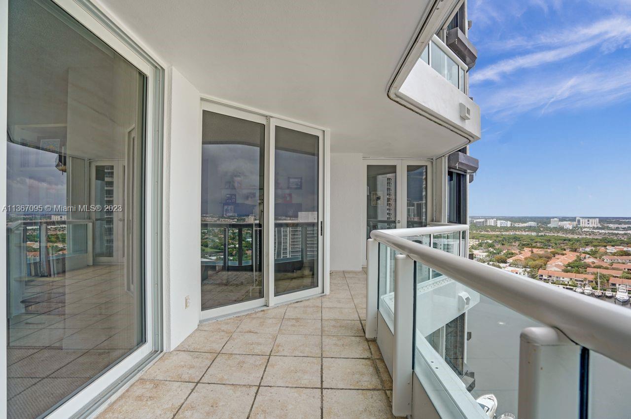 SOUTH TOWER AT THE POINT - Residential