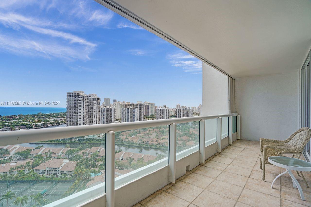 SOUTH TOWER AT THE POINT - Residential