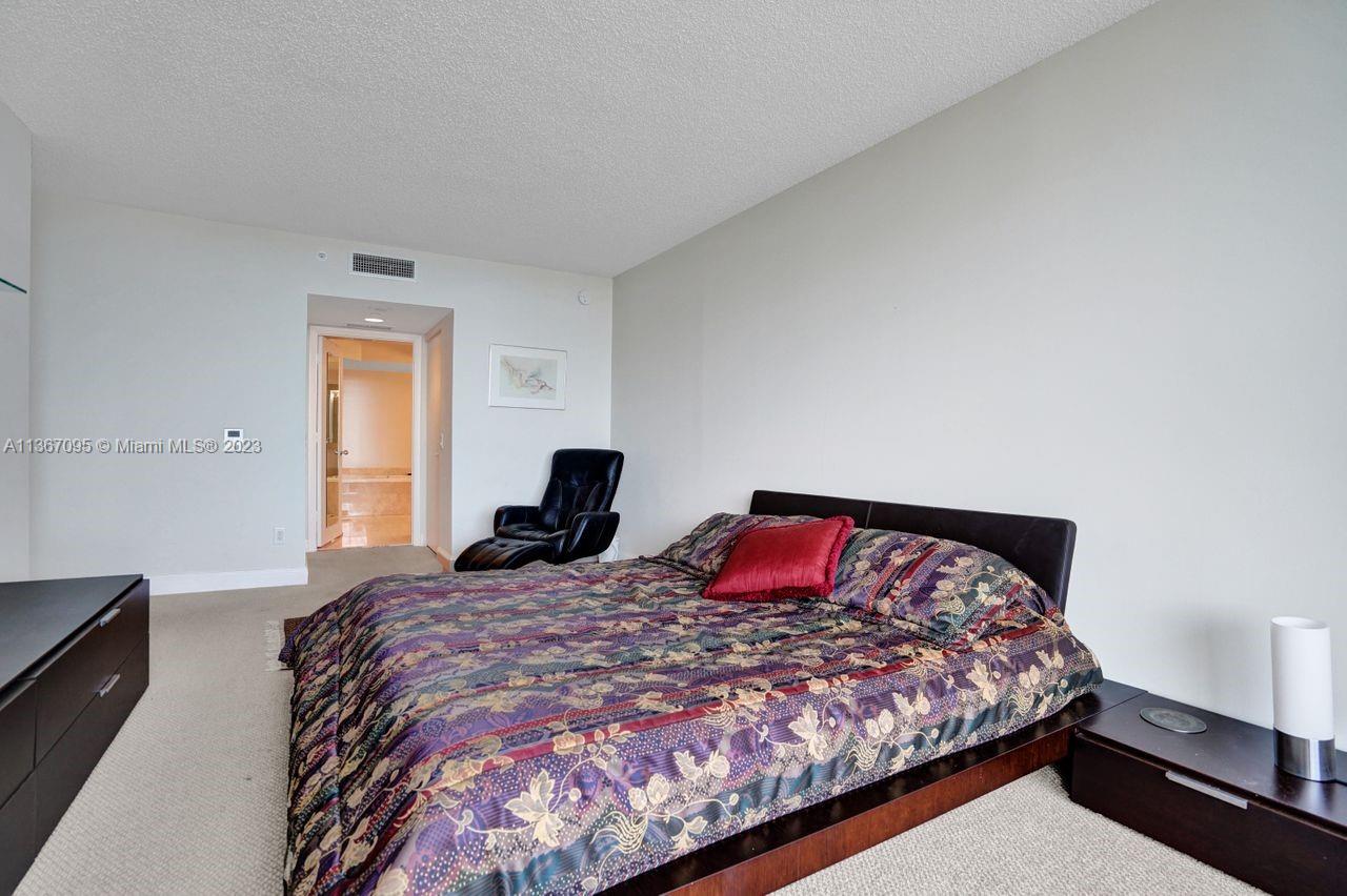 SOUTH TOWER AT THE POINT - Residential