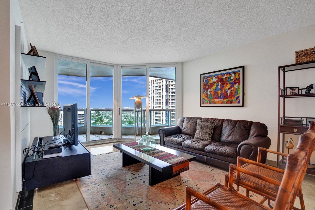 SOUTH TOWER AT THE POINT - Residential