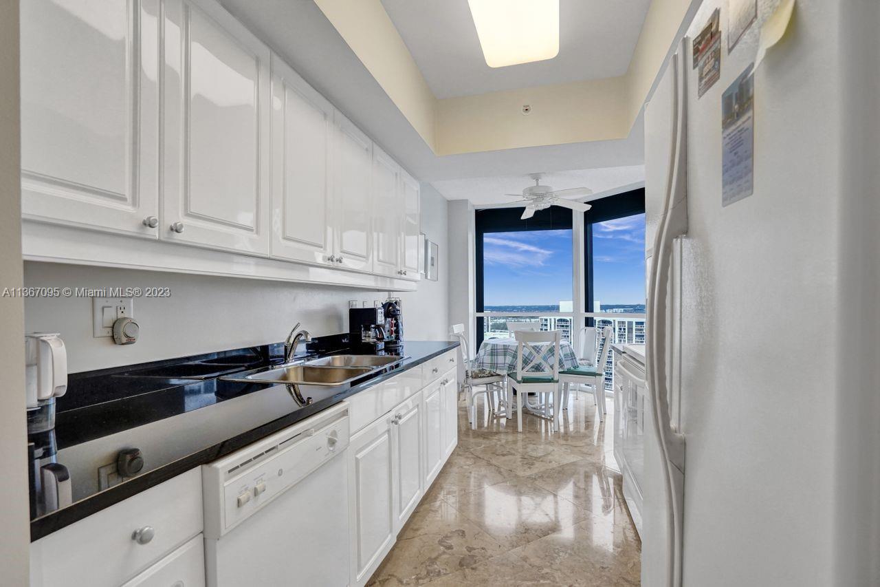 SOUTH TOWER AT THE POINT - Residential