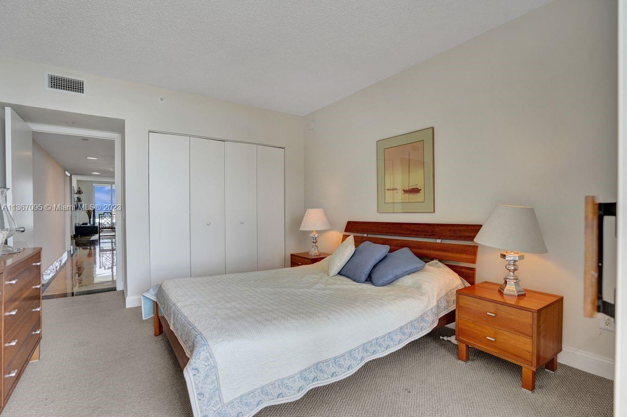 SOUTH TOWER AT THE POINT - Residential
