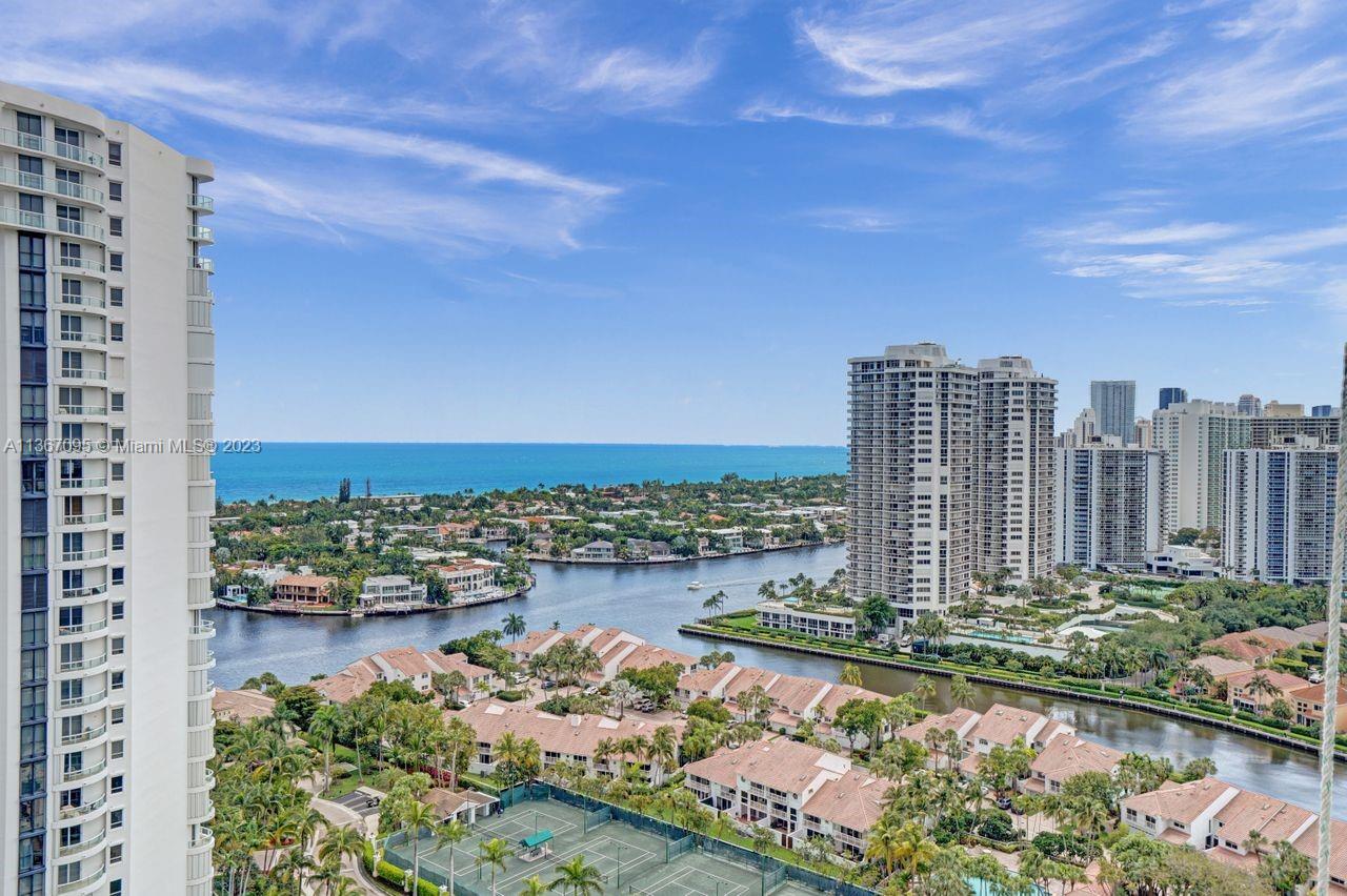 SOUTH TOWER AT THE POINT - Residential