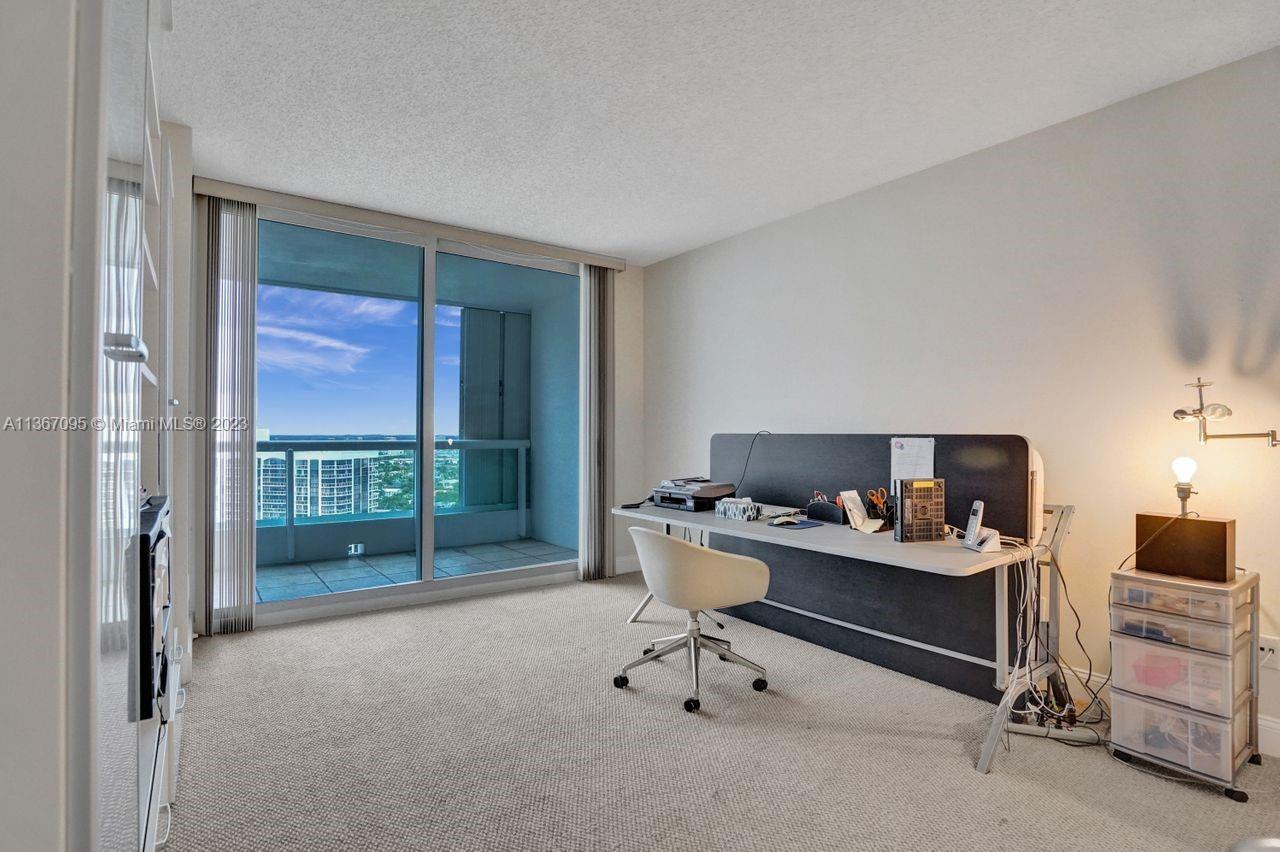 SOUTH TOWER AT THE POINT - Residential