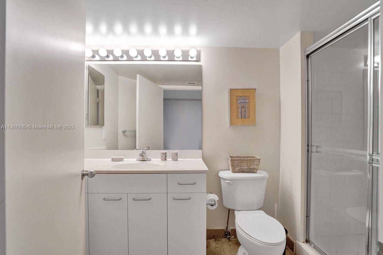 SOUTH TOWER AT THE POINT - Residential