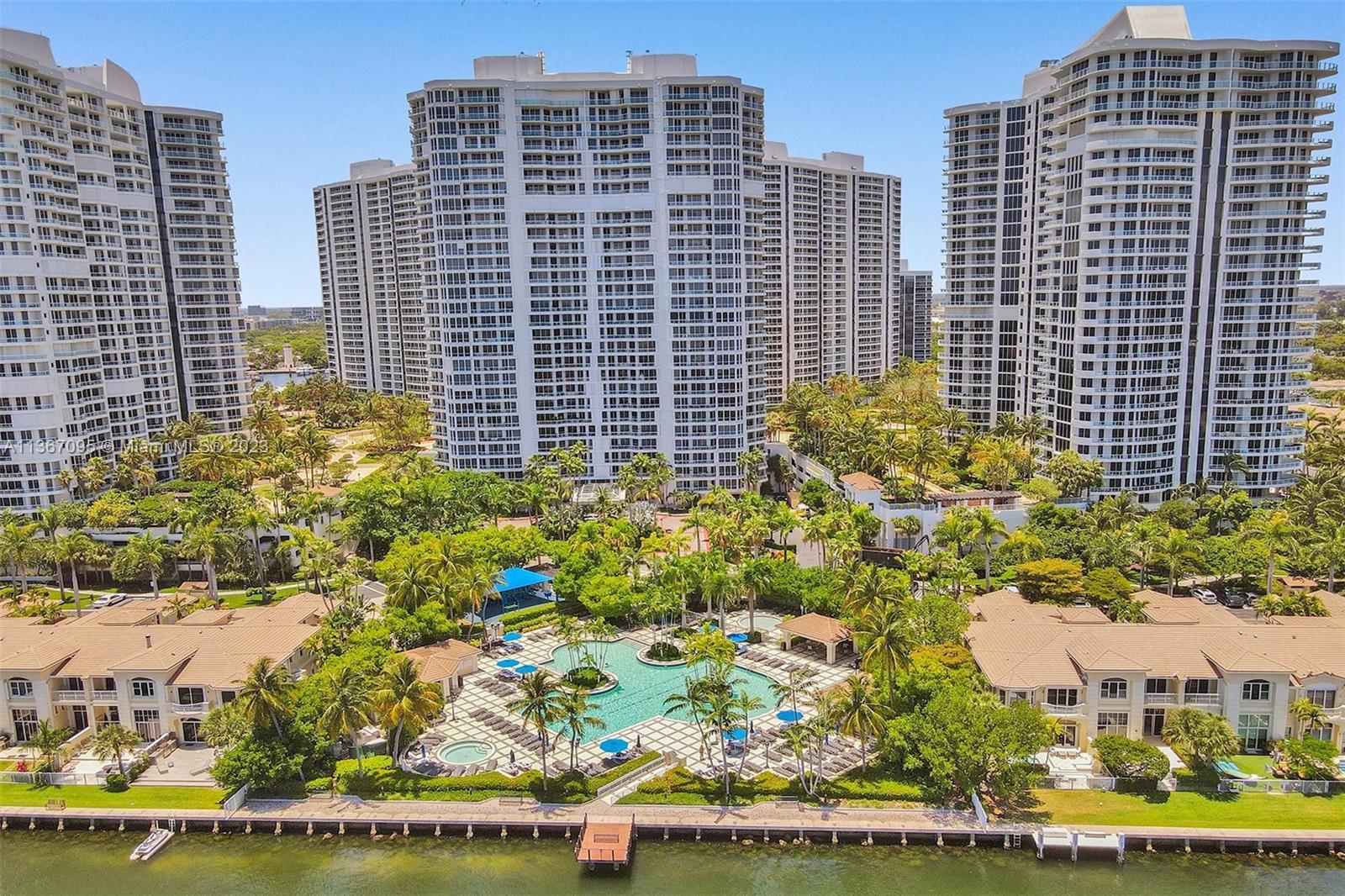 SOUTH TOWER AT THE POINT - Residential