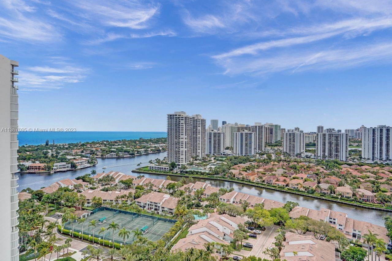 SOUTH TOWER AT THE POINT - Residential