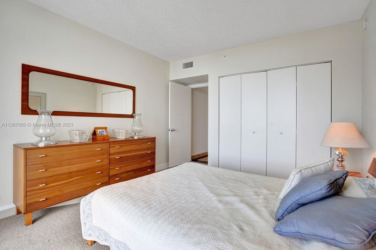 SOUTH TOWER AT THE POINT - Residential