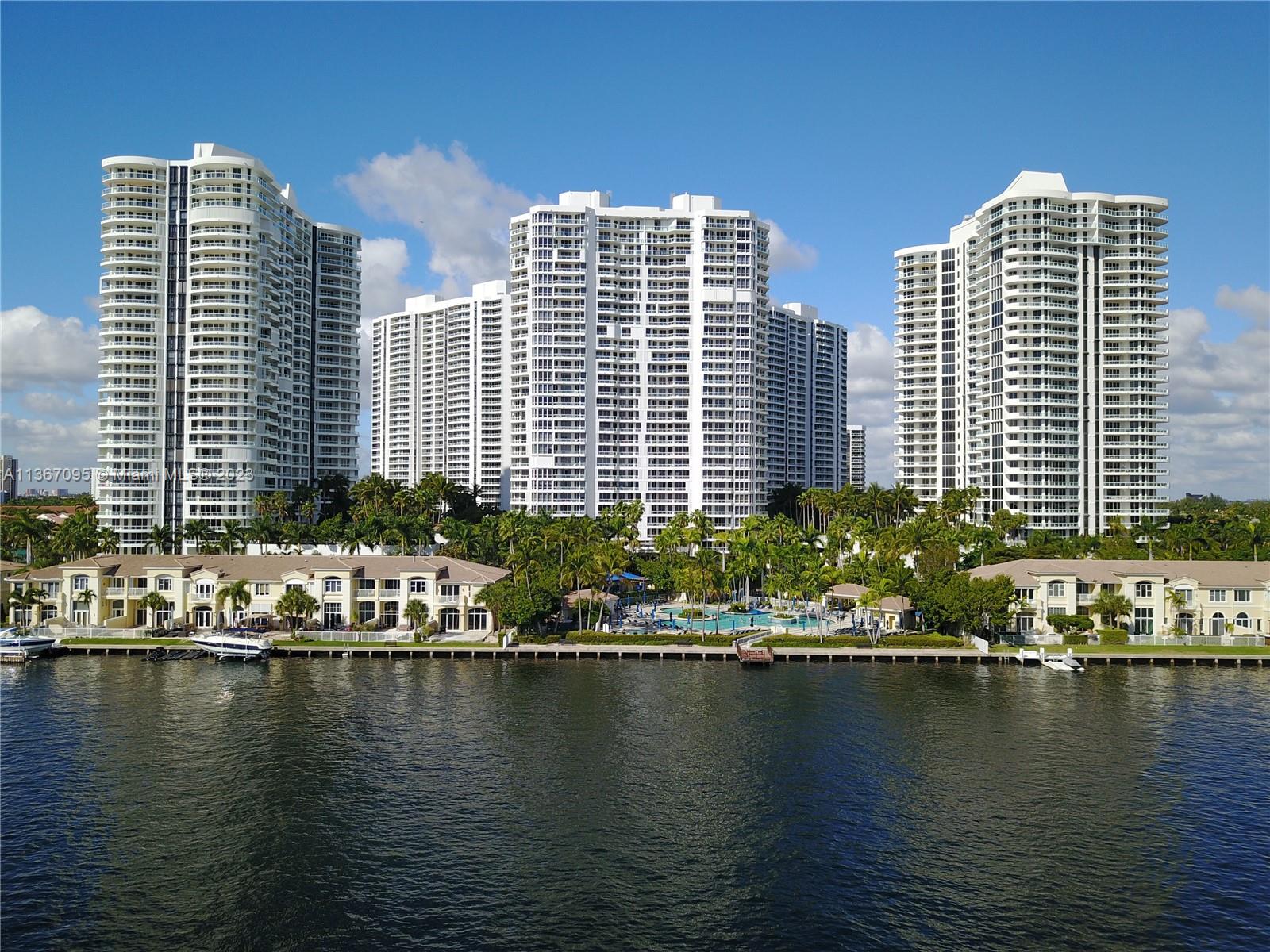 SOUTH TOWER AT THE POINT - Residential