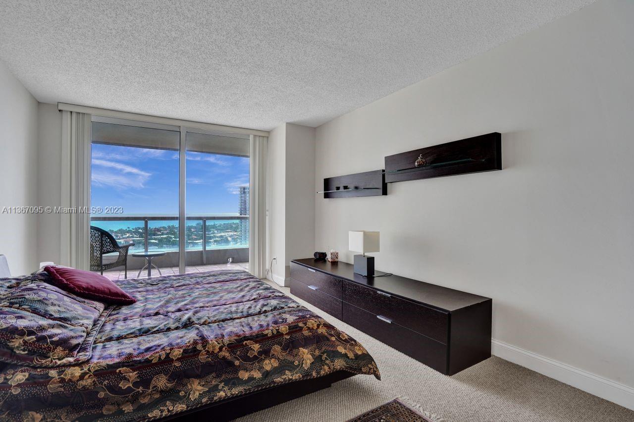 SOUTH TOWER AT THE POINT - Residential