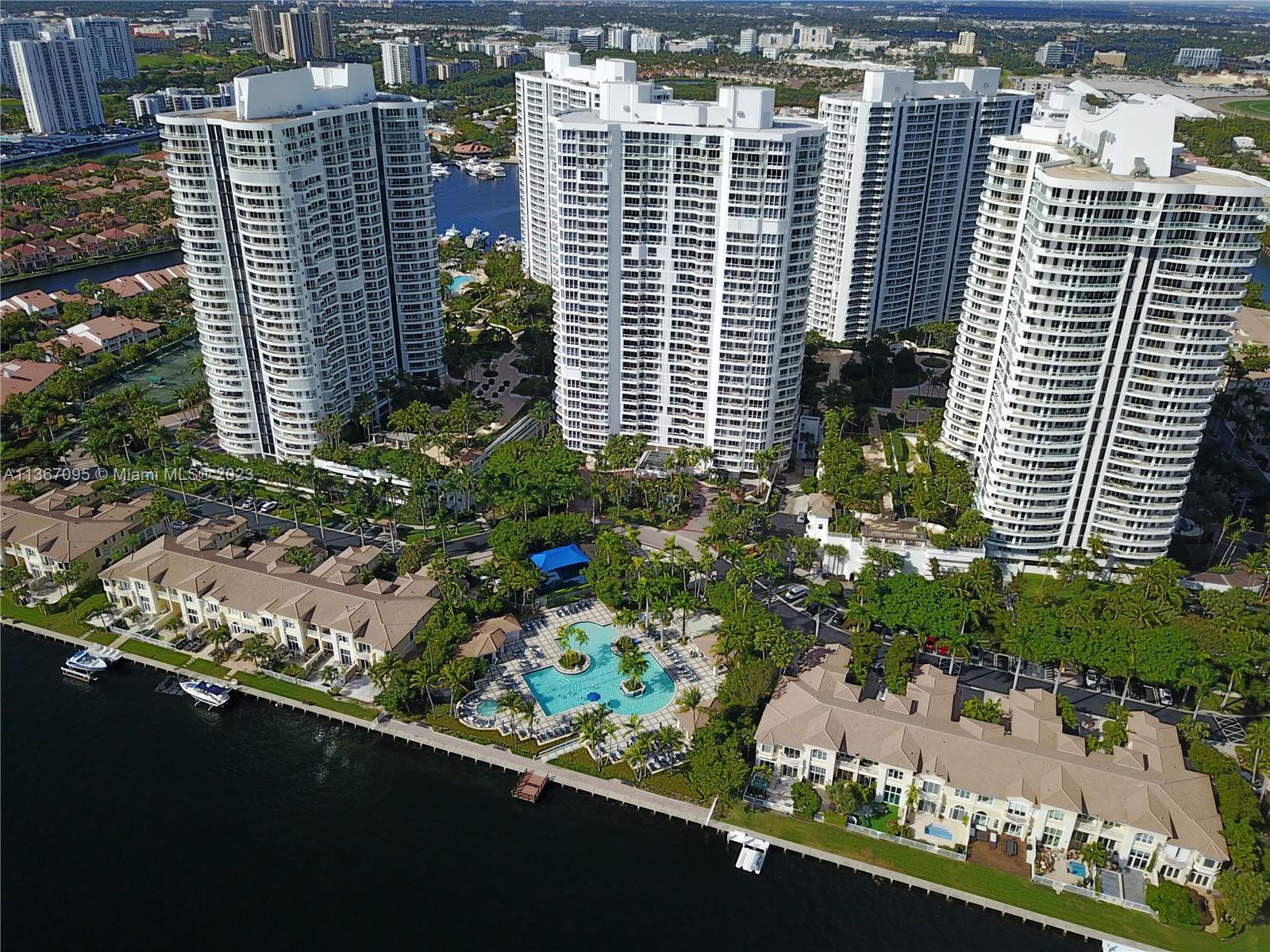 SOUTH TOWER AT THE POINT - Residential