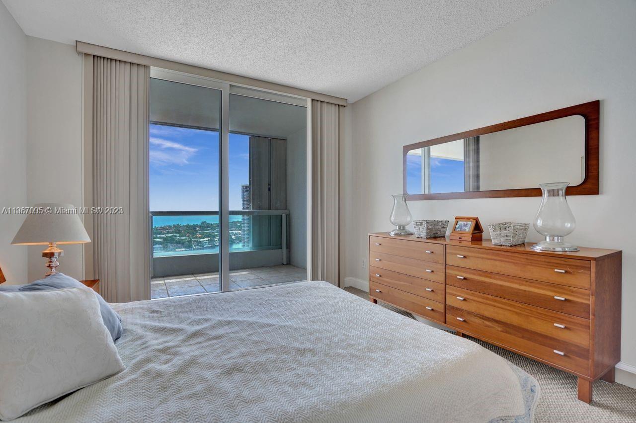 SOUTH TOWER AT THE POINT - Residential