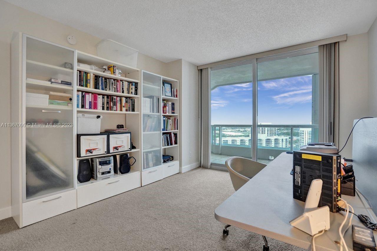SOUTH TOWER AT THE POINT - Residential