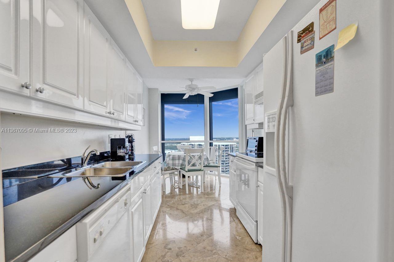 SOUTH TOWER AT THE POINT - Residential