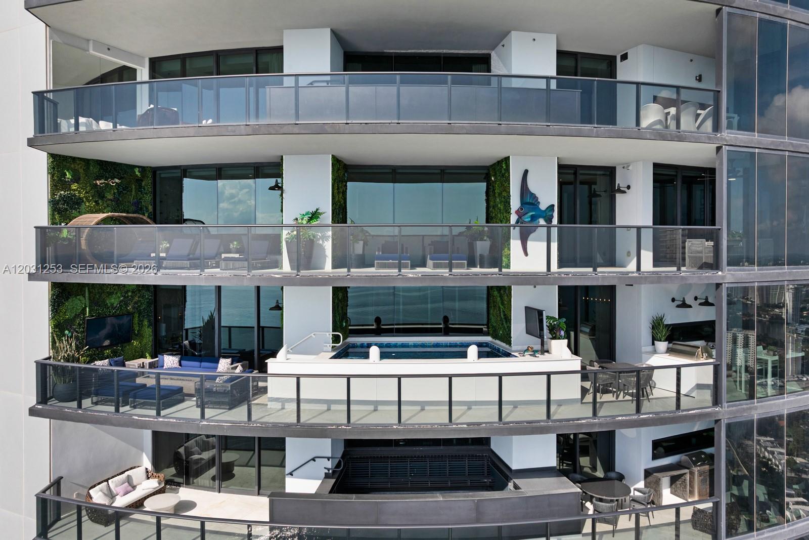 18555 COLLINS AVENUE COND - Residential